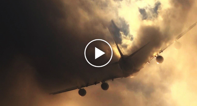 Imagens Impressionantes De Um Avião Airbus A380 Da Emirates a Atravessar As Nuvens