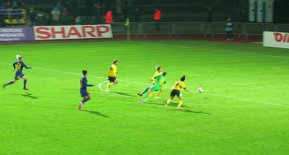 Provavelmente a Jogada Mais Insólita Do Futebol Feminino Provavelmente a Jogada Mais Insólita Do Futebol Feminino