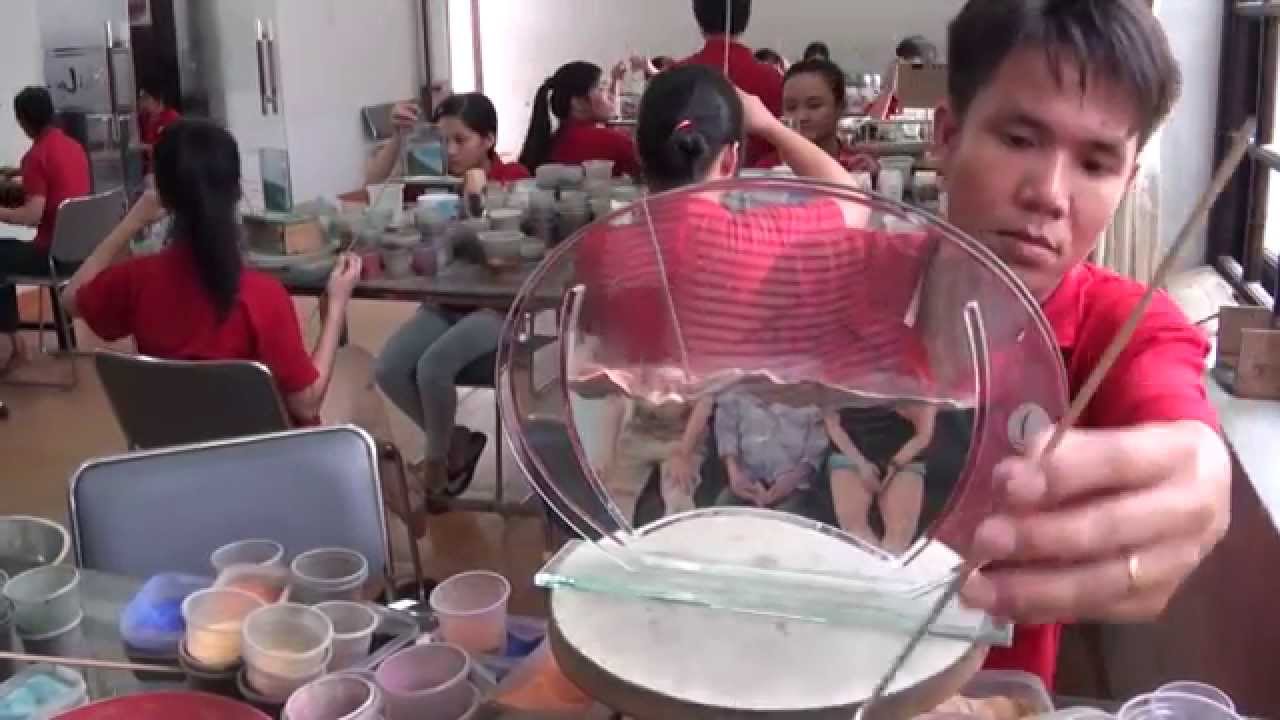VIDEO: O Que Estes Vietnamitas Fazem Só Com Areia Colorida é Fascinante