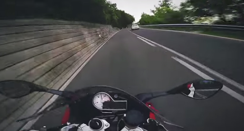 VIDEO: Motociclista Filma Viagem Alucinante e Perigosa Pelas Montanhas Da Itália