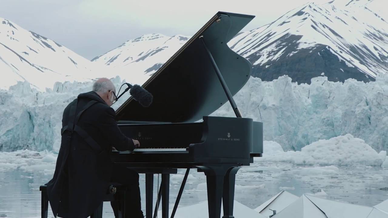 VIDEO: Pianista Toca Em Cima De Plataforma Flutuante Entre Os Icebergs Do Ártico