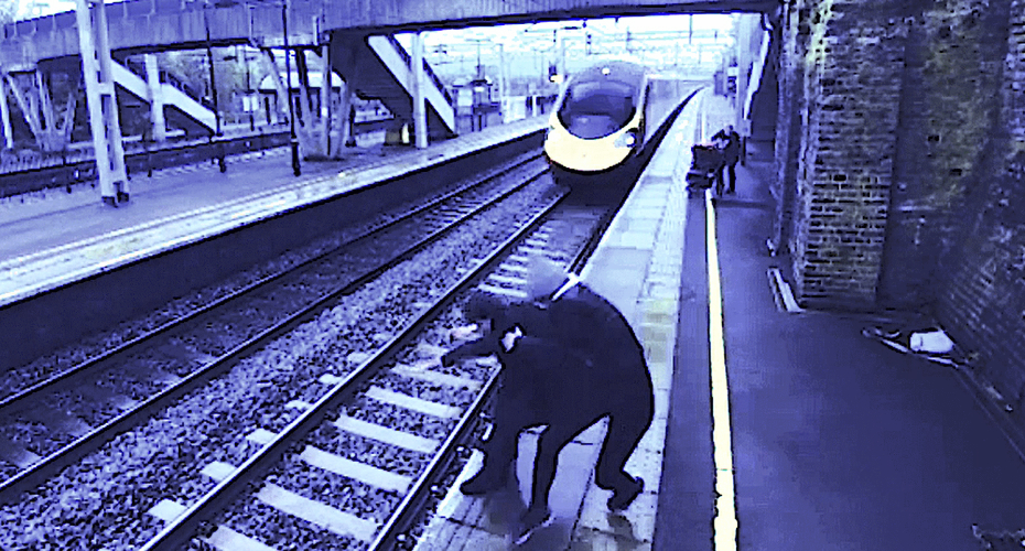 VIDEO: Mulher Corajosa Impede Tragédia Na Linha De Comboio