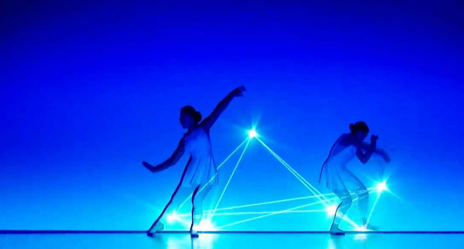 VIDEO: Um Maravilhoso Momento De Luzes e Dança Que o Vai Deixar Colado Ao Écran