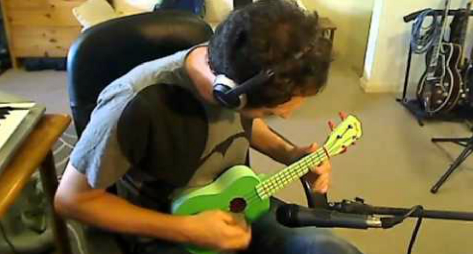 VIDEO: Provavelmente a Melhor Versão De Dire Straits Tocada Em Ukulele