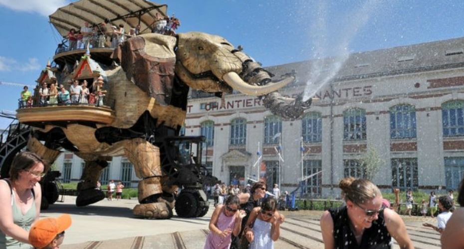 Elefante Mecânico De 12 Metros é Atração Turística Em França Elefante Mecânico De 12 Metros é Atração Turística Em França