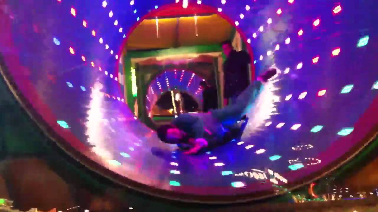 Bêbado Tenta Andar Numa “Fun House”, o Resultado Não Podia Ser Mais Hilariante Bêbado Tenta Andar Numa “Fun House”, o Resultado Não Podia Ser Mais Hilariante