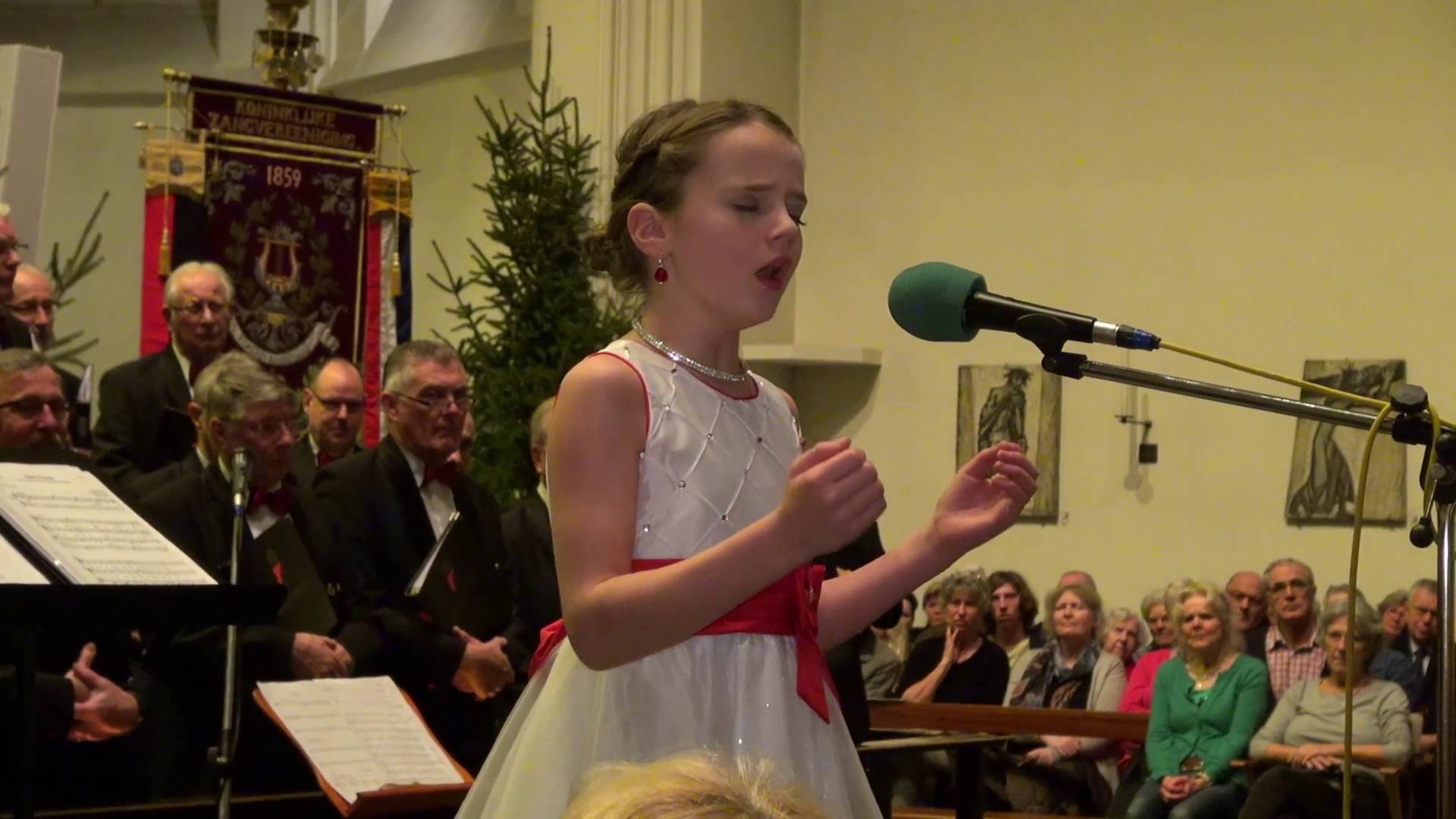 Menina De 11 Anos Com Voz Divinal Encanta Ao Cantar “Sancta Maria”