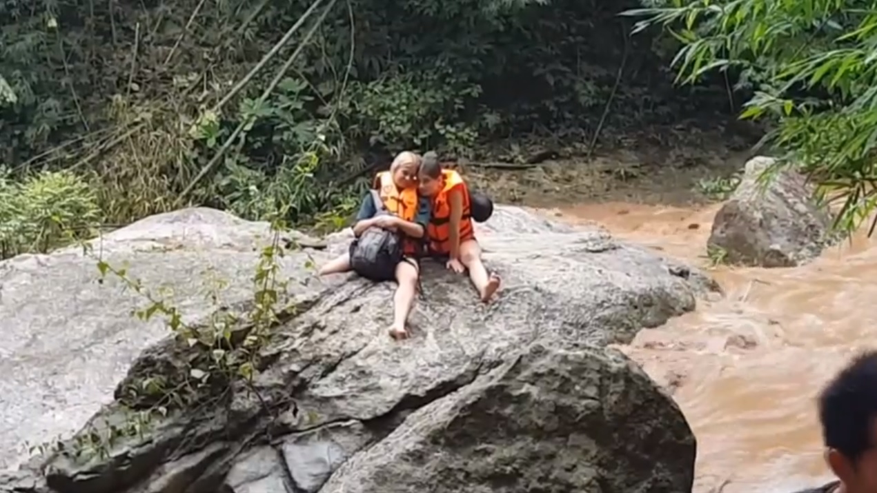 Vídeo Mostra Jovens Portuguesas Resgatadas De Cascata Na Tailândia