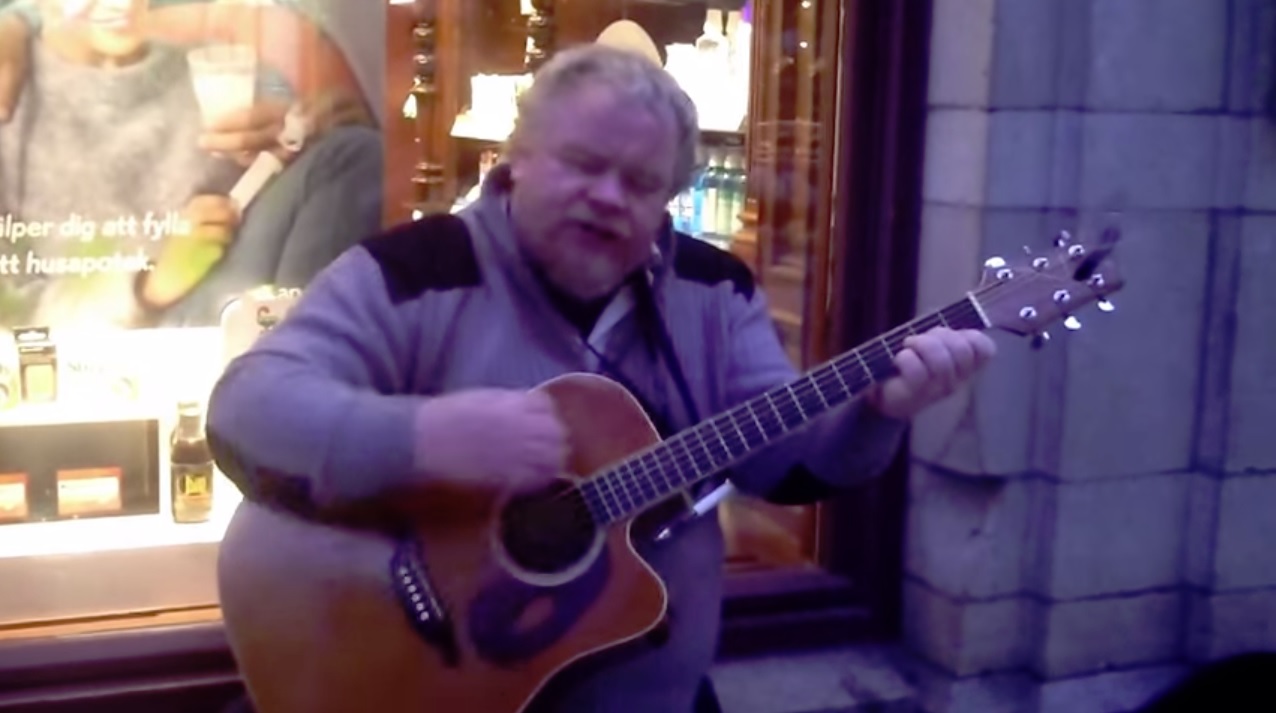Músico De Rua Faz Versão Espetacular De “Wind Of Change” Dos Scorpions Músico De Rua Faz Versão Espetacular De “Wind Of Change” Dos Scorpions