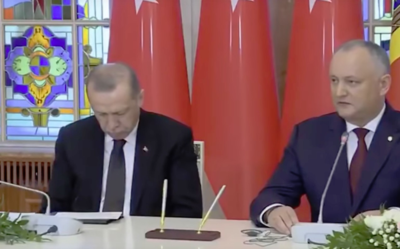 Presidente Turco Adormece Durante Conferência Imprensa Com Presidente Moldavo