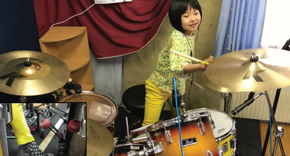 Menina De 8 Anos Impressiona a Tocar Led Zeppelin Na Bateria
