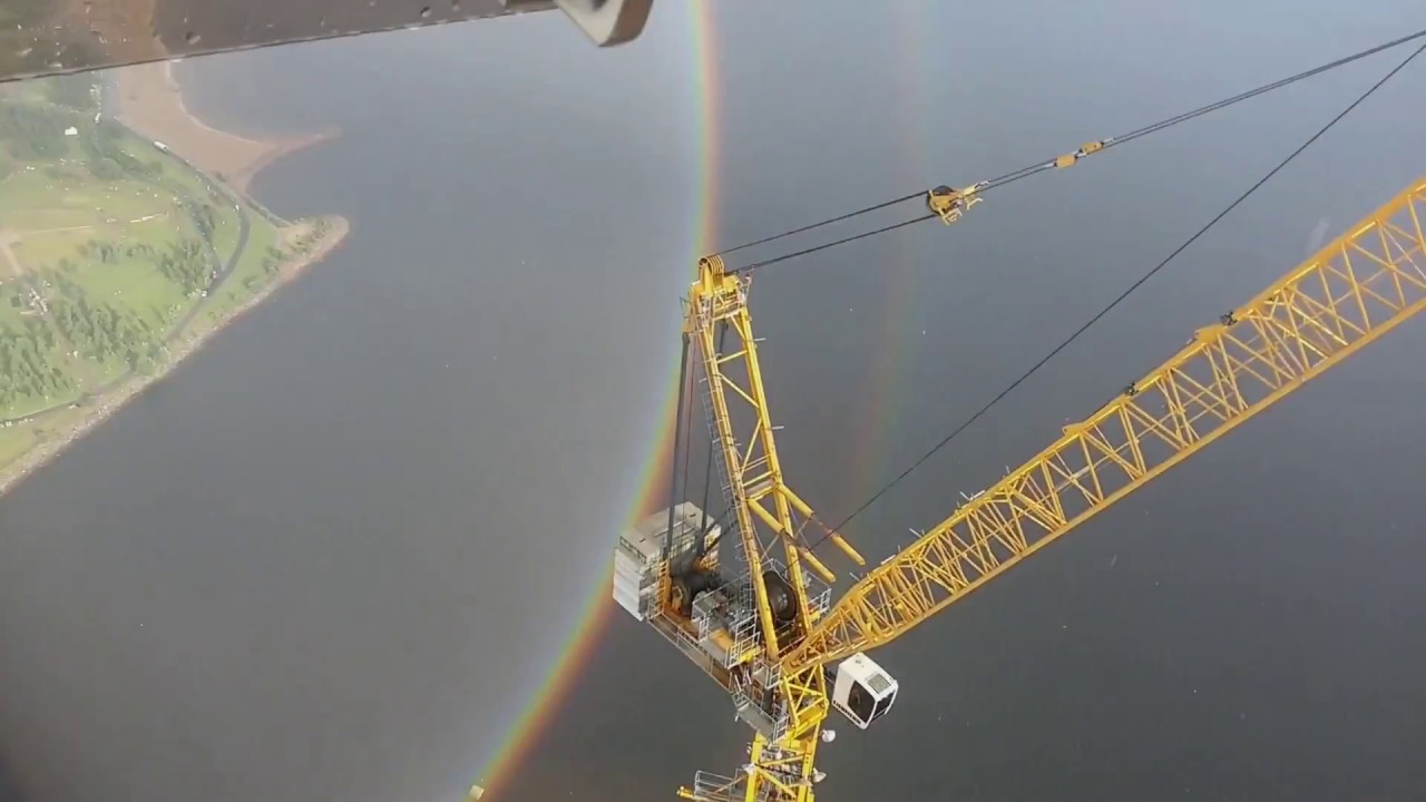 Operador De Grua Capta Imagem Incrível De Um Enorme Arco-Íris Em Forma De Círculo Operador De Grua Capta Imagem Incrível De Um Enorme Arco-Íris Em Forma De Círculo