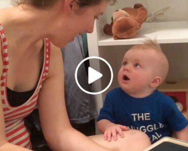 Mãe Lê Conto Infantil Para o Seu Bebé, Mas Quando a História Acaba, É De Chorar A Rir Mãe Lê Conto Infantil Para o Seu Bebé, Mas Quando a História Acaba, É De Chorar A Rir