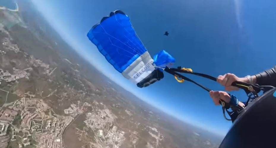 Vídeo Arrepiante Mostra Falha Na Abertura De Paraquedas No Algarve Vídeo Arrepiante Mostra Falha Na Abertura De Paraquedas No Algarve