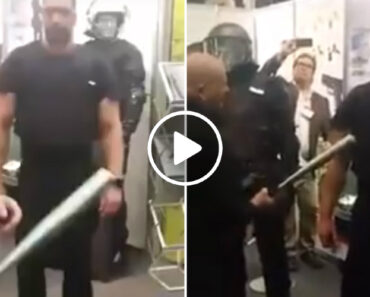 Demonstração Policial Põe à Prova Proteção Individual Praticamente Indestrutível Demonstração Policial Põe à Prova Proteção Individual Praticamente Indestrutível