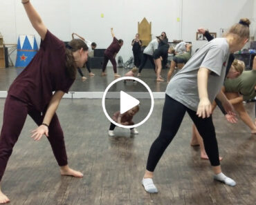Filha Da Professora De Dança Rouba o Protagonismo e Deixa Turma a Dançar