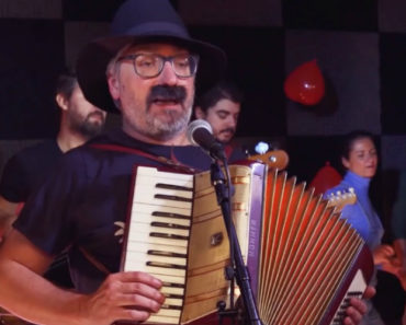 VIDEO: Nuno Markl Virou Quim Barreiros Na Música Do Dia Dos Namorados Da Rádio Comercial
