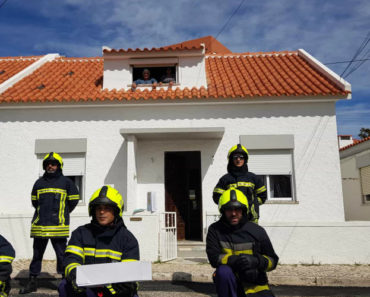 VIDEO: Idoso Surpreendido Em Dia De Aniversário Por Bombeiros e Câmara Municipal Da Parede VIDEO: Idoso Surpreendido Em Dia De Aniversário Por Bombeiros e Câmara Municipal Da Parede