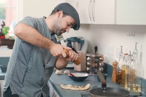 VIDEO: Chef Português Que Perdeu Emprego Durante a Pandemia Ensina a Cozinhar No YouTube