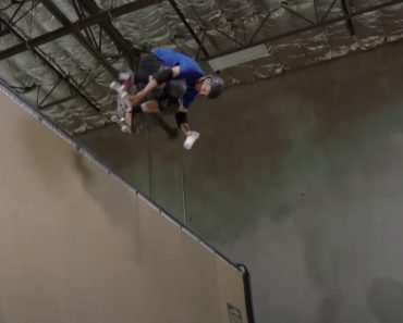 VIDEO: Aos 52 Anos Lenda Do Skate, Tony Hawk, Faz Um 540 Sem Derramar Uma Única Gota De Leite