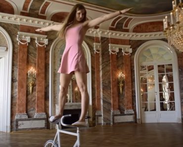 Acrobata Alemã Realiza Impressionante Rotina De Ballet Com Uma Bicicleta