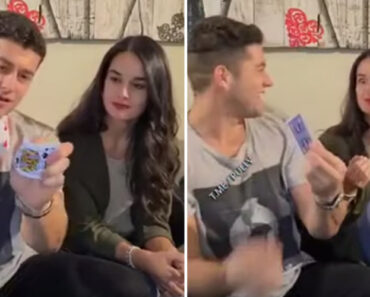 Um Truque De Magia à Vista De Todos… Menos Da Jovem Visada Um Truque De Magia à Vista De Todos… Menos Da Jovem Visada