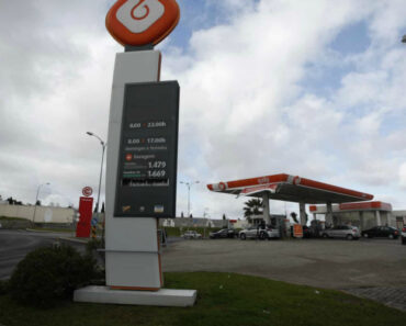 Condutor Despista-se e Entra Em Loja De Posto De Combustível Em Lisboa Condutor Despista-se e Entra Em Loja De Posto De Combustível Em Lisboa