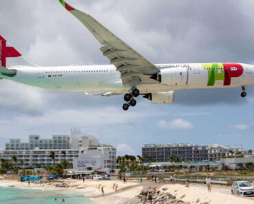 Avião Da TAP Aterra Pela Primeira Vez a Metros Da Praia Nas Caraíbas Avião Da TAP Aterra Pela Primeira Vez a Metros Da Praia Nas Caraíbas