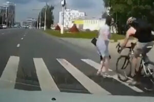 Ciclista Não Respeita a Passadeira e Atropela Uma Mulher