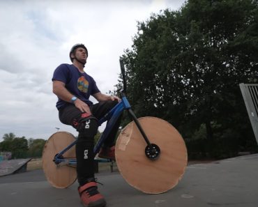 Ciclista Profissional Coloca Rodas De Madeira Na Bicicleta Ciclista Profissional Coloca Rodas De Madeira Na Bicicleta