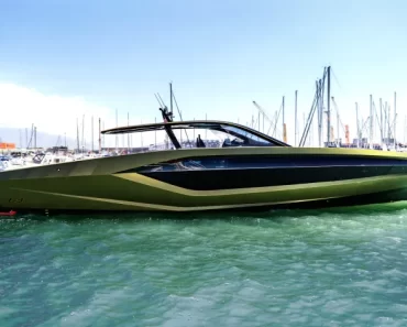 Visita Guiada a Um Iate Lamborghini De 4 Milhões De Euros Visita Guiada a Um Iate Lamborghini De 4 Milhões De Euros