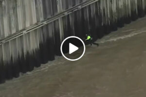 Homem Resgatado Por Helicóptero Após Cair Ao Rio Agitado