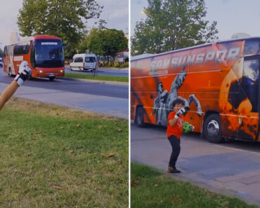 Menino Acenava Todos Os Dias Para o Autocarro Do Seu Clube… Até Que Um Dia o Autocarro Parou Menino Acenava Todos Os Dias Para o Autocarro Do Seu Clube… Até Que Um Dia o Autocarro Parou