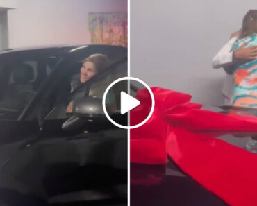 A Prenda Que Dolores Não Esperava: Ronaldo Oferece Um Vistoso Porsche à Mãe A Prenda Que Dolores Não Esperava: Ronaldo Oferece Um Vistoso Porsche à Mãe