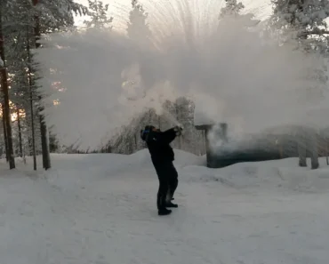 Turista Fez Experiência Na Finlândia Com -30ºc e Uma Panela De Água a Ferver Turista Fez Experiência Na Finlândia Com -30ºc e Uma Panela De Água a Ferver