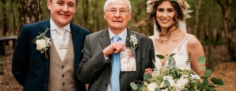 Antes De Morrer, Prometeu Que a Levaria Ao Casamento Do Neto. E Cumpriu Antes De Morrer, Prometeu Que a Levaria Ao Casamento Do Neto. E Cumpriu