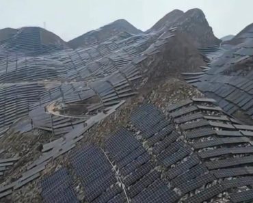 Energia Verde?? China Cobre Enorme Cordilheira Com Painéis Solares Energia Verde?? China Cobre Enorme Cordilheira Com Painéis Solares