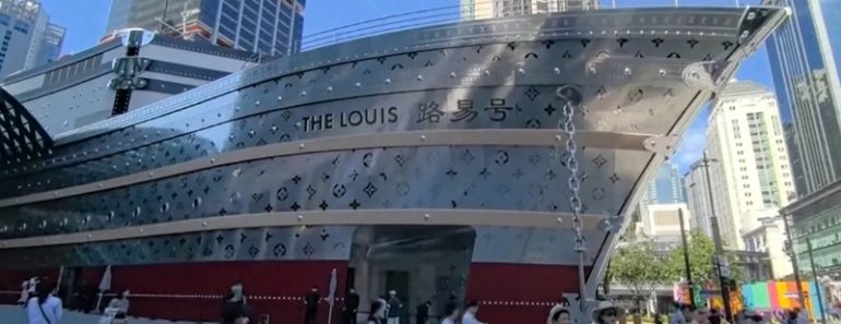 Um Navio No Meio De Xangai? Não, é Só Uma Extravagância Da Louis Vuitton Um Navio No Meio De Xangai? Não, é Só Uma Extravagância Da Louis Vuitton