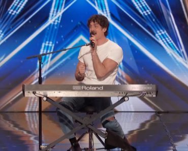 De Militar a Estrela: Concorrente Emociona No “America’s Got Talent” Com Tema De Chappell Roan De Militar a Estrela: Concorrente Emociona No “America’s Got Talent” Com Tema De Chappell Roan
