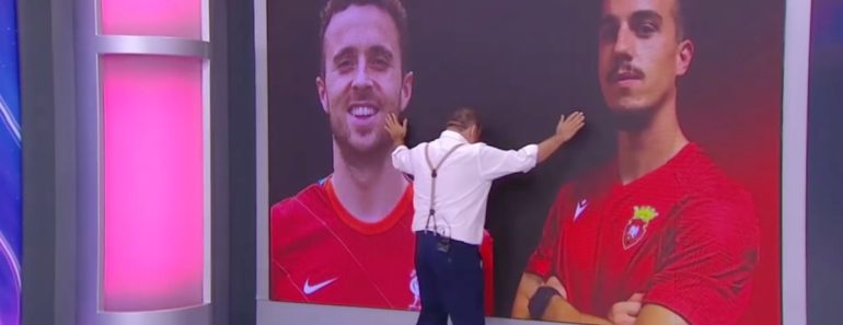 Fernando Mendes Prestou Homenagem a Diogo Jota e André Silva No Programa “O Preço Certo” Fernando Mendes Prestou Homenagem a Diogo Jota e André Silva No Programa “O Preço Certo”