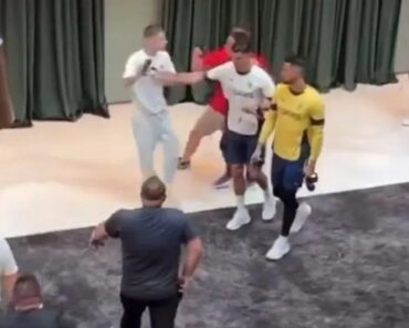 Cristiano Ronaldo Perde a Paciência e Empurra Adepto No Hotel Da Seleção Cristiano Ronaldo Perde a Paciência e Empurra Adepto No Hotel Da Seleção