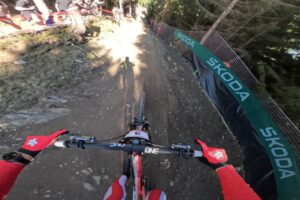 A Descida Insana Do Campeão Do Mundo De Downhill Em Champéry