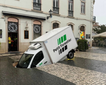 Piso Abate Em Leiria Devido à “Chuva Intensa”. Carrinha Caiu Em Buraco Piso Abate Em Leiria Devido à “Chuva Intensa”. Carrinha Caiu Em Buraco
