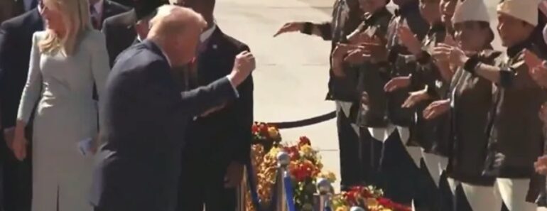 Donald Trump Aterra Na Malásia e Dá “Show” De Dança Donald Trump Aterra Na Malásia e Dá “Show” De Dança