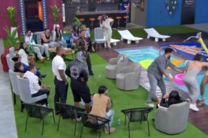 Concorrente Perde Os Sentidos Após Ser Empurrada Para a Piscina Em Reality Show Dominicano