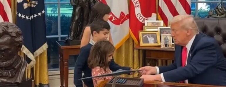 Trump Recebe Visita De Crianças Na Sala Oval: “Chamo-me Donald” Trump Recebe Visita De Crianças Na Sala Oval: “Chamo-me Donald”