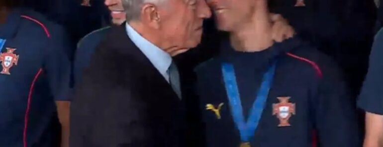 Marcelo Rebelo De Sousa Distribuiu Os Seus “Famosos” Apertos De Mão à Seleção Sub-17 Marcelo Rebelo De Sousa Distribuiu Os Seus “Famosos” Apertos De Mão à Seleção Sub-17