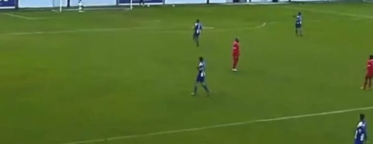 Poucas Vezes Visto: Guarda-Redes Do Salgueiros Marca e Assiste No Mesmo Jogo Poucas Vezes Visto: Guarda-Redes Do Salgueiros Marca e Assiste No Mesmo Jogo