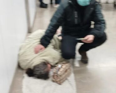 “Falta De Macas”. Doente Terminal Ficou No Chão De Hospital Em Coimbra “Falta De Macas”. Doente Terminal Ficou No Chão De Hospital Em Coimbra