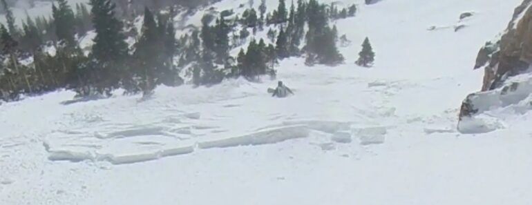 Vídeo Mostra Momento Em Que Esquiadores São Levados Por Avalanche Nos EUA Vídeo Mostra Momento Em Que Esquiadores São Levados Por Avalanche Nos EUA